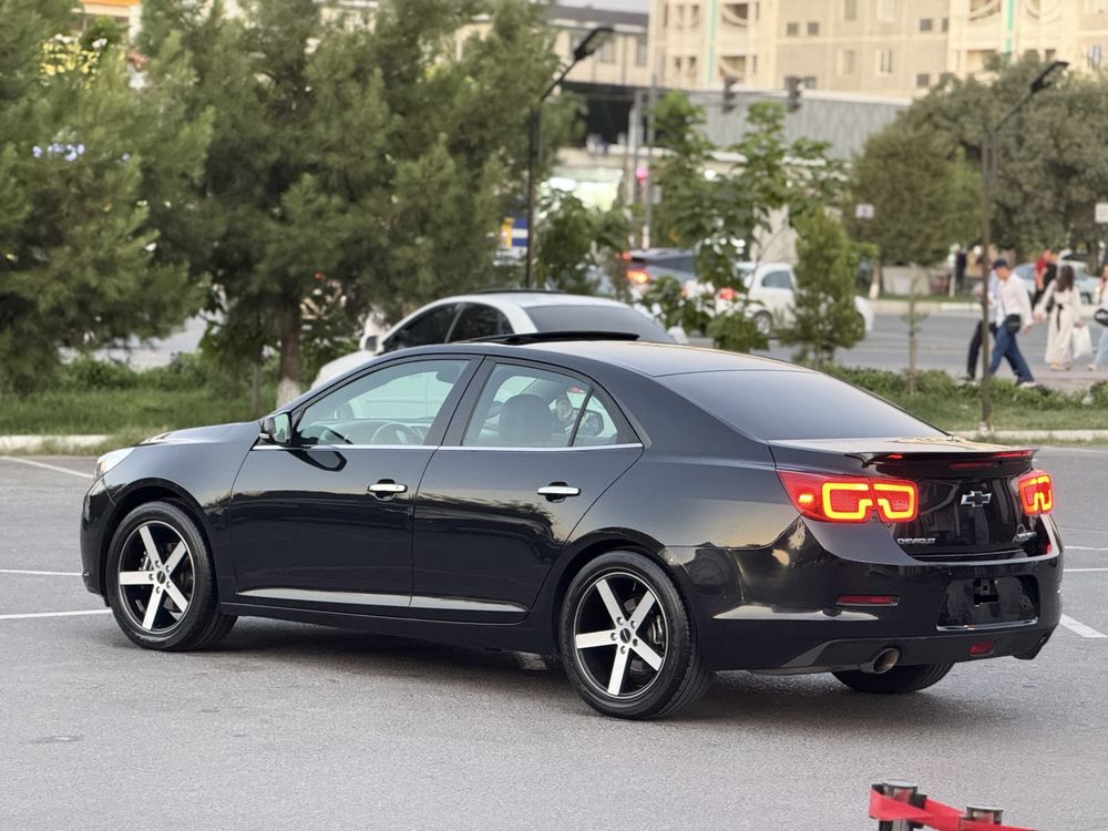 Chevrolet Malibu 2014 2 позиция с люком