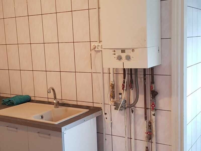 Casa Damaroaia, singur curte suprafata totala 400mp, nemobilata.