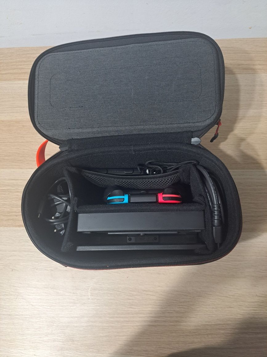 Nintendo Switch (puțin folosit)