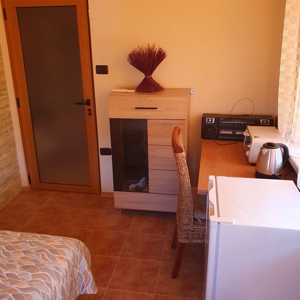Дава се под наем Едностаен апартамент в Варна, ВИНС - 15 кв.м за 510 € - Снимка #2