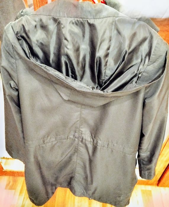 Pardesiu nou negru mărimea 44 din Finlanda pentru femei