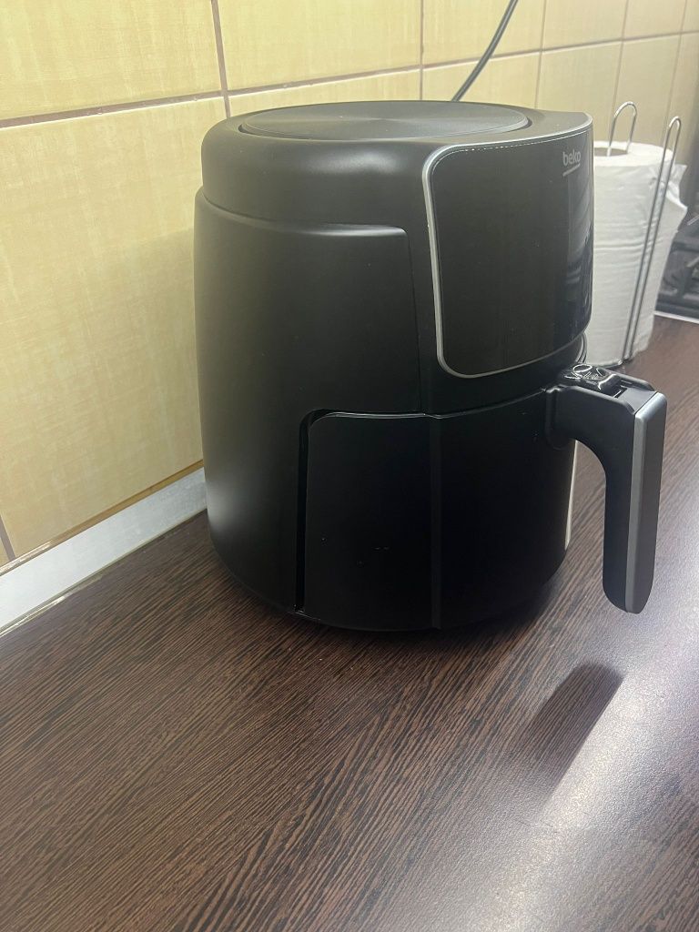 Vând Air Fryer Beko