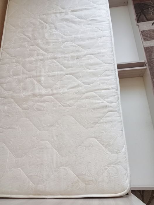 Продам кровать б/у.