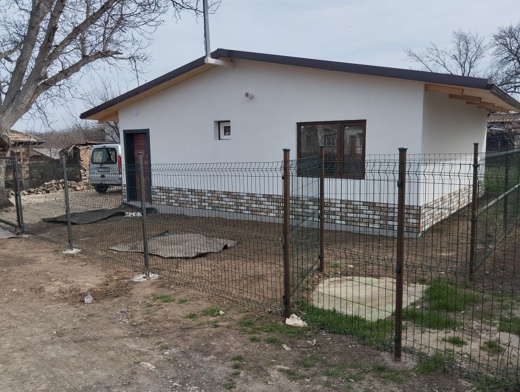 Къща в Радко Димитриево 8 км от шумен  нова до ключ РЗП 60 кв двор 500