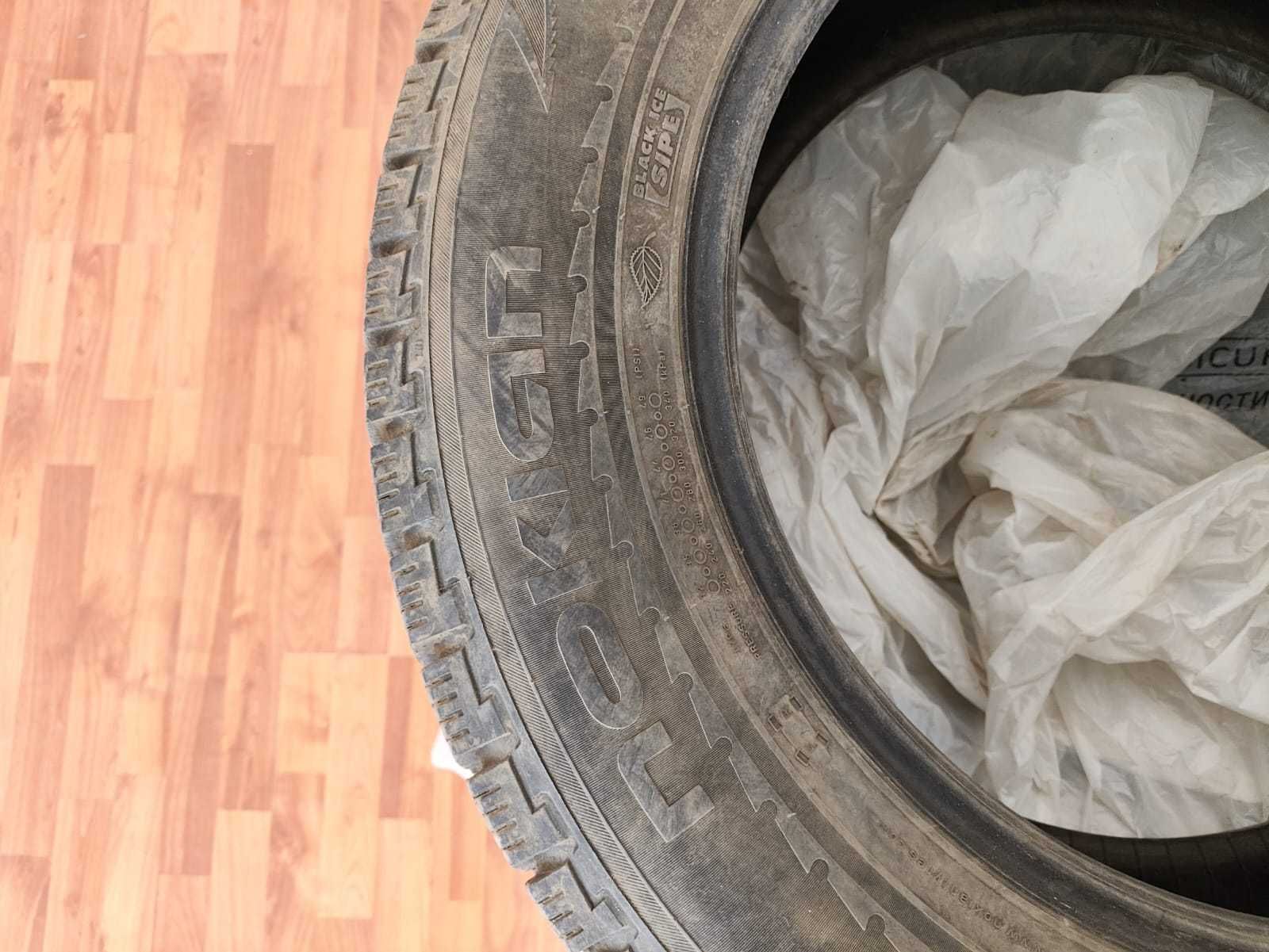Продается комплект зимних шин  Nokian 225/65/R17