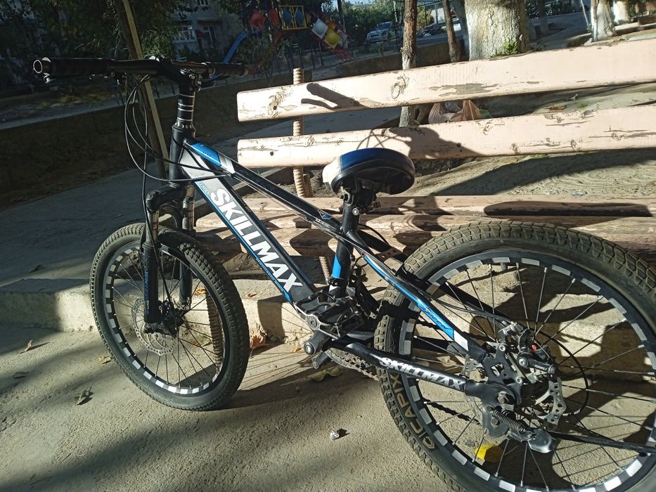 Велосипед и велосипедный замок