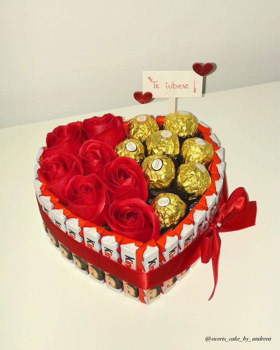 Aranjament dulciuri și trandafiri de săpun