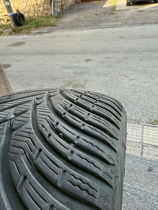Продавам 4 зимни гуми 225/45/17