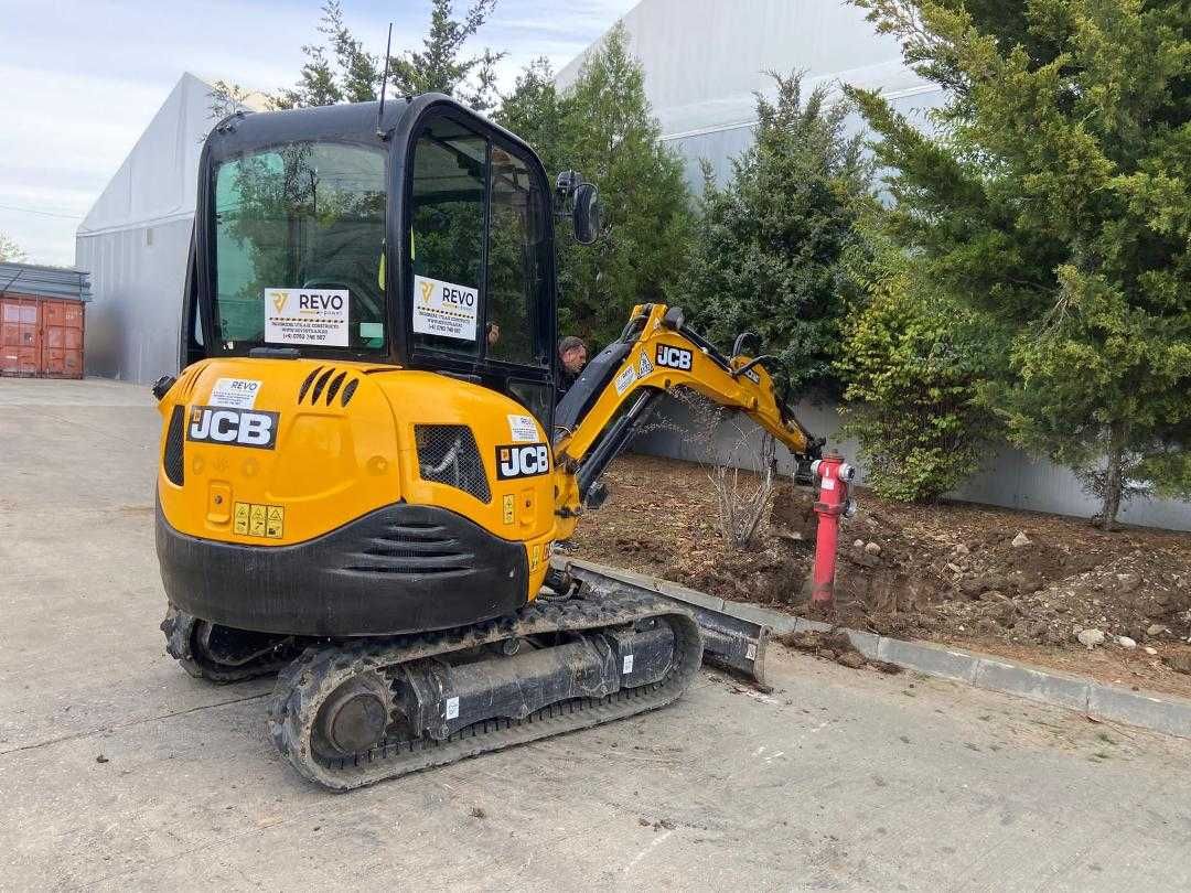 Inchiriere Excavator 3 Tone sapaturi santuri canalizare piconat