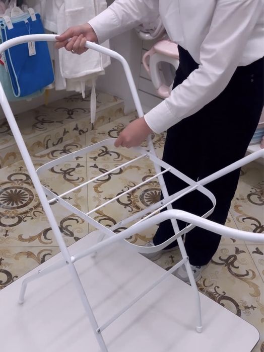 Продам подставку под ванночкой