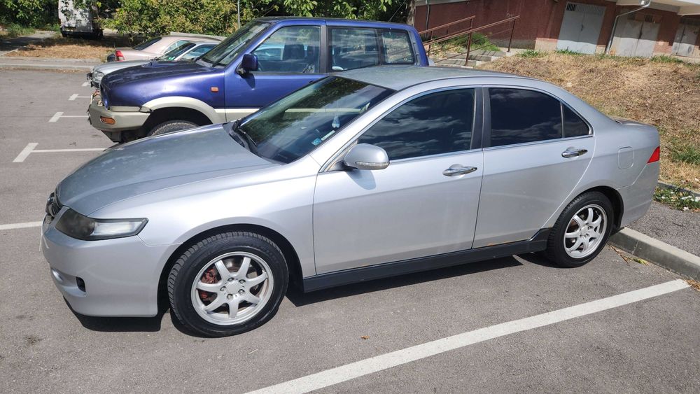 Продавам Хонда Акорд