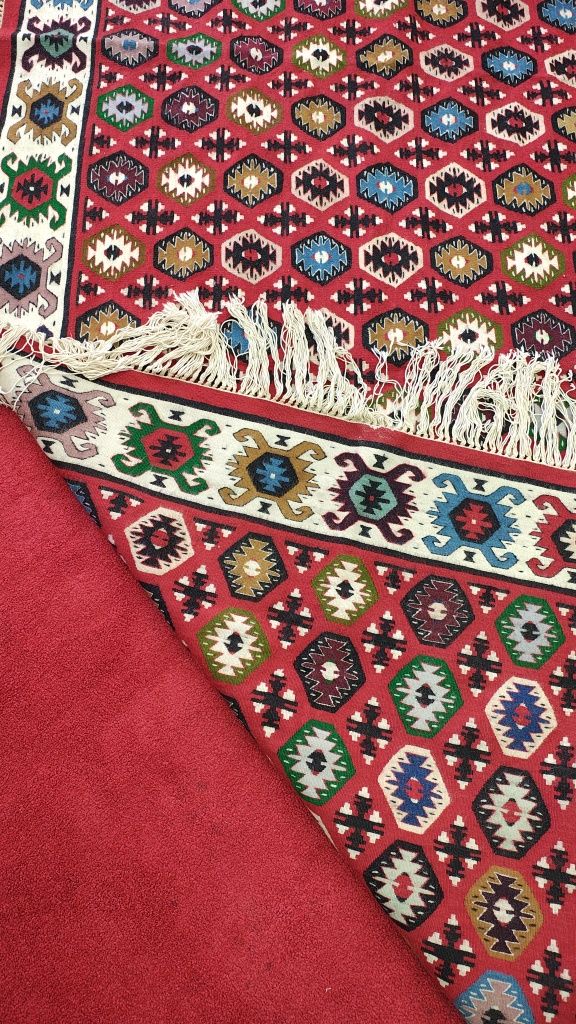 Чипровски килим чисто нов.