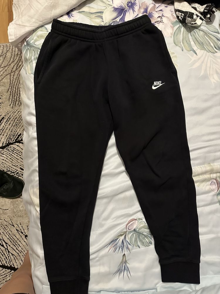 pantaloni de trening nike