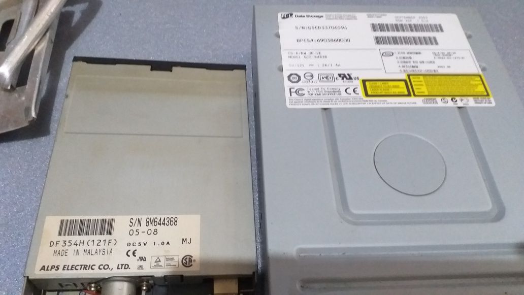 UPS Power supply - комплект от 4 броя + 3 DVD + 1 HD