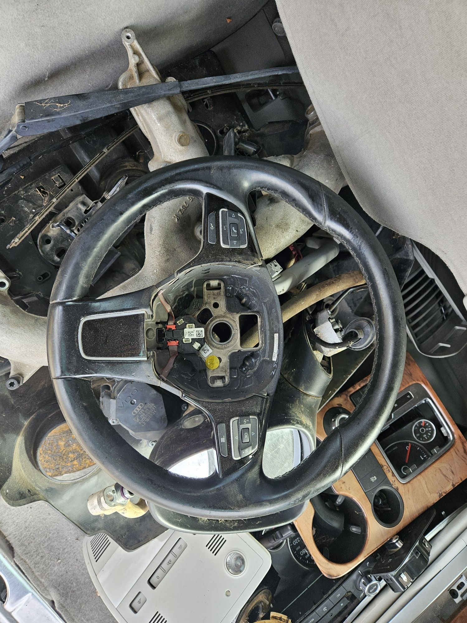 Волан за Vw Tuareg 2013godina