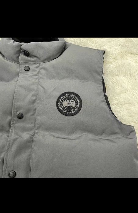 Продам парку безрукавку Canada goose