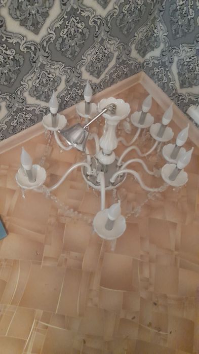 Продам красивую люстру