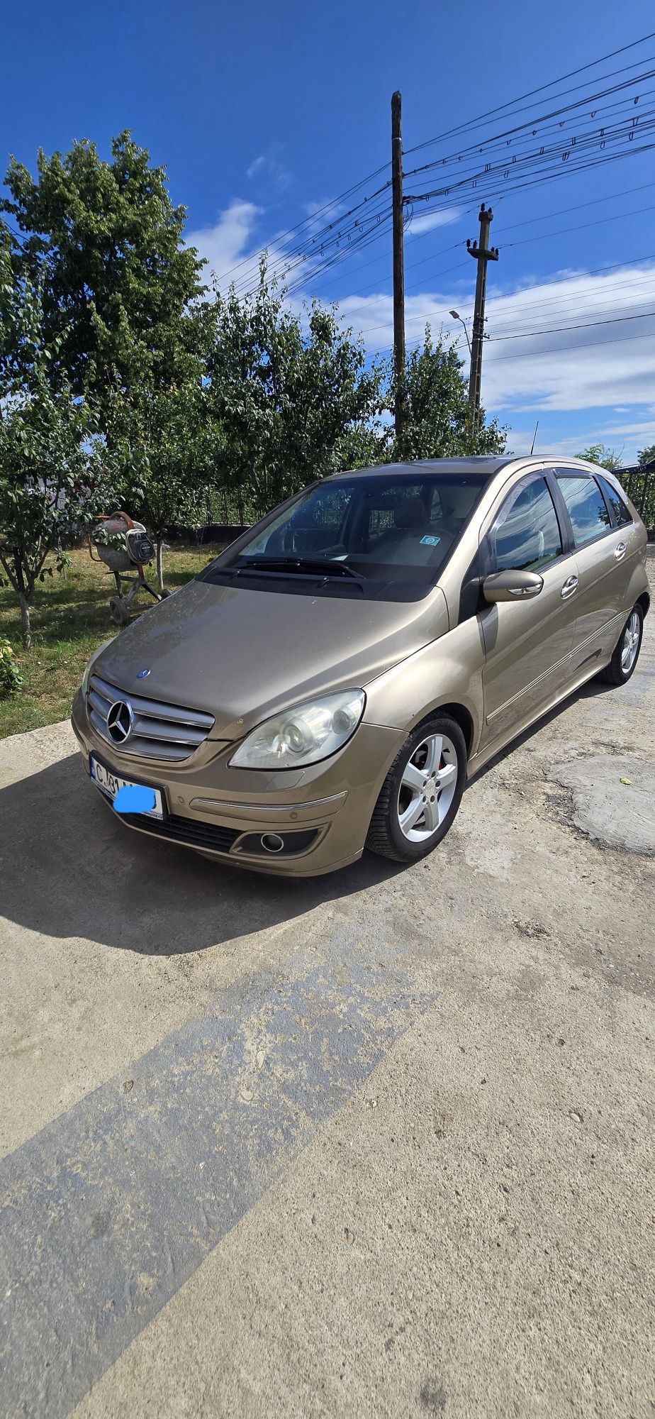 Vând Mercedes B200
