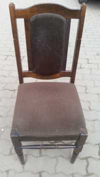Трапезен дървен стол от естествено дърво здрав запазен удобен резбован