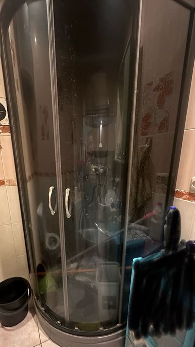 Продам угловую душевую кабину