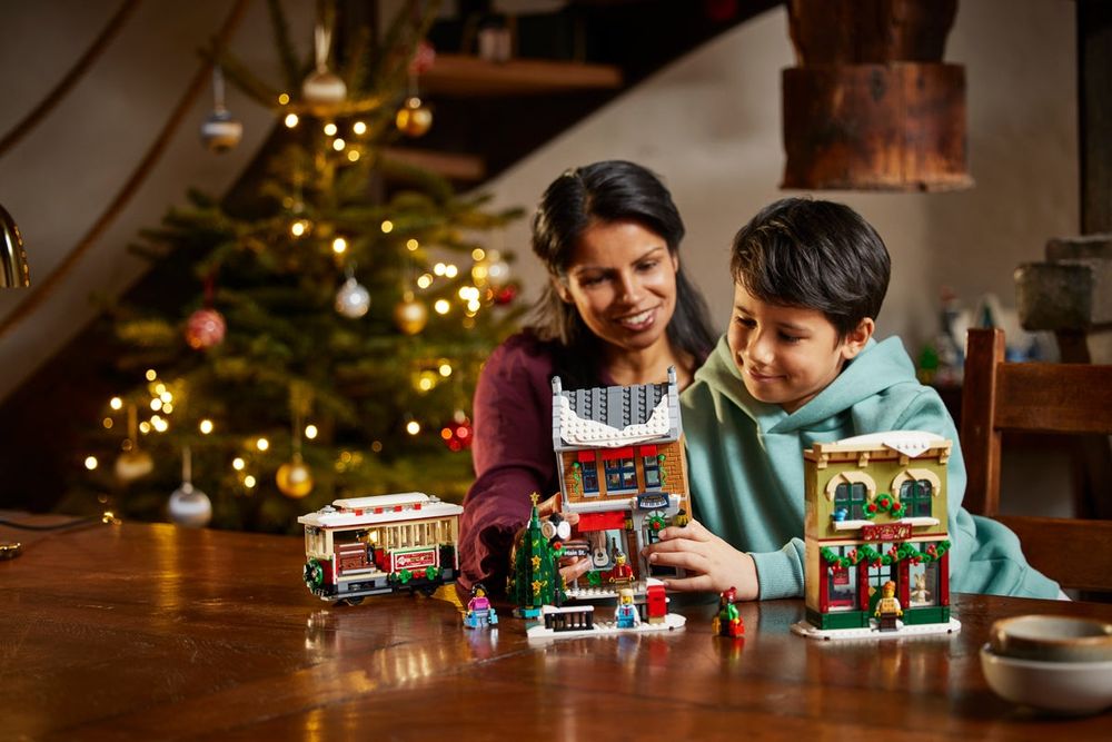 Lego  10308 Празнична главна улица , LEGO 10263 , LEGO 10293