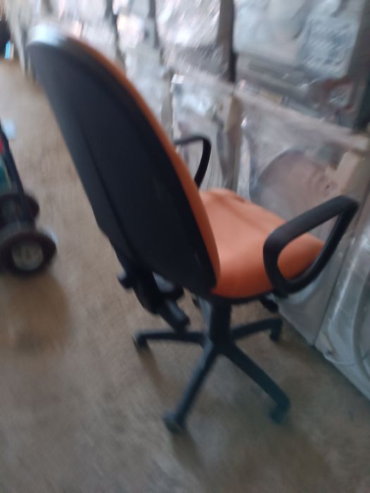 Стол   за  бюро.