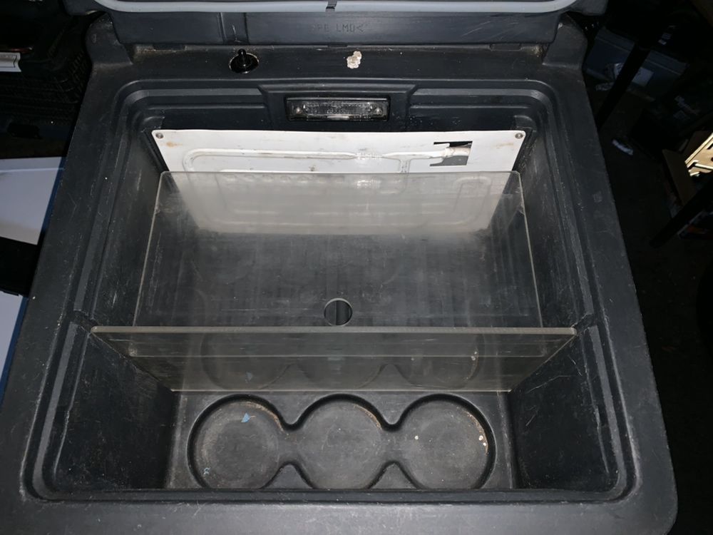 Frigider auto camion rulota cu compresor congeleaza 12v si 24v