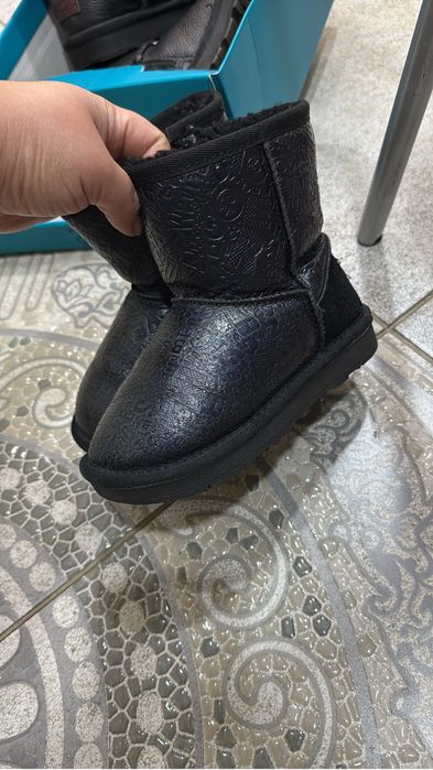 Продам угги уни, натуралка. Размер 28. Подходят мальчику и девочке.