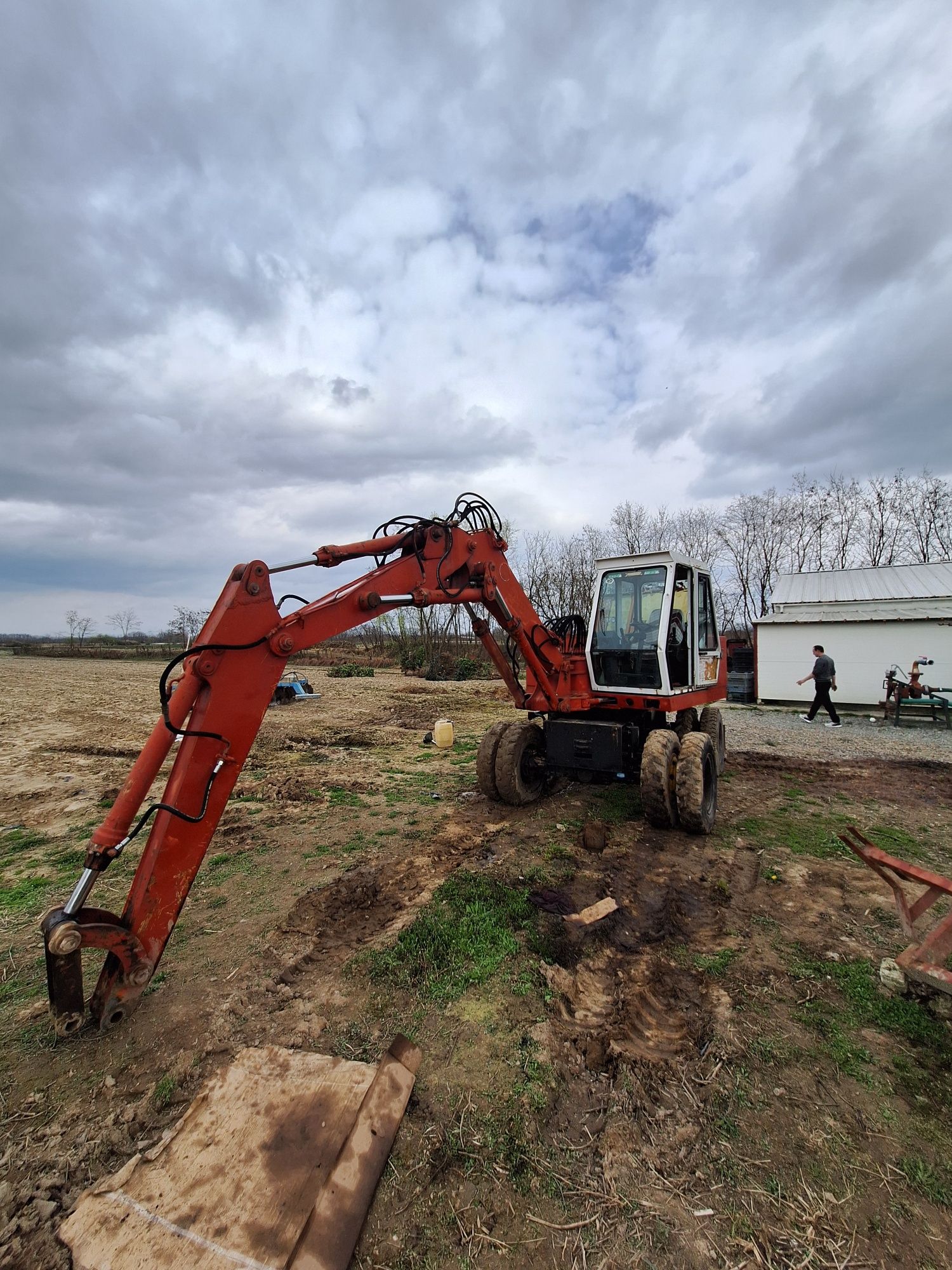 Vand sau Dezmembrez excavator fiat-hitachi