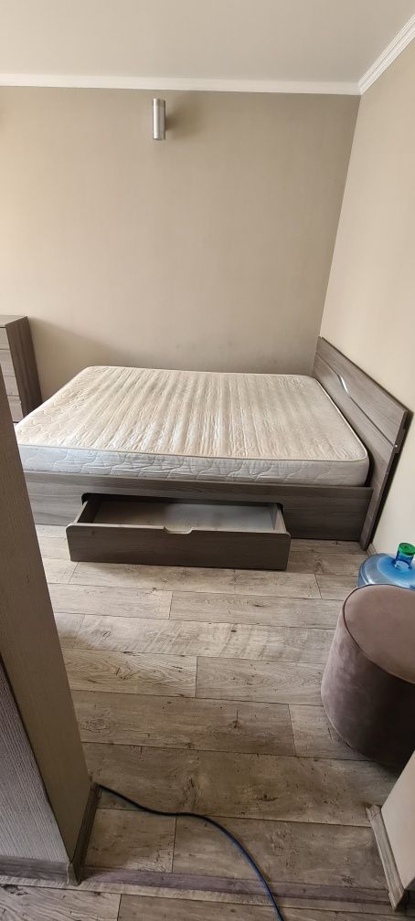 Продам кровать и комод лдсп
