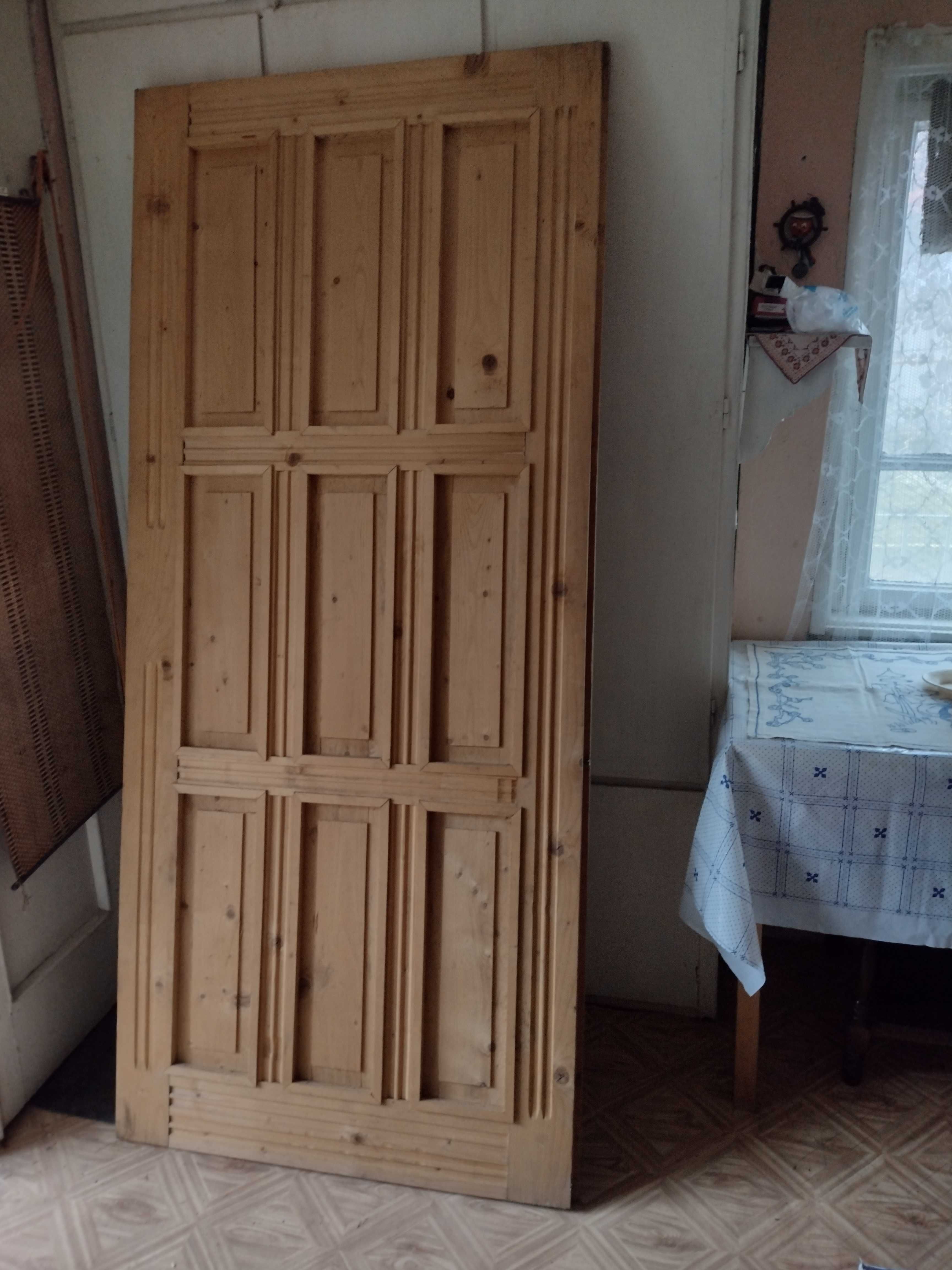 Продавам крило за входна/интериорна врата от масив, фрезована