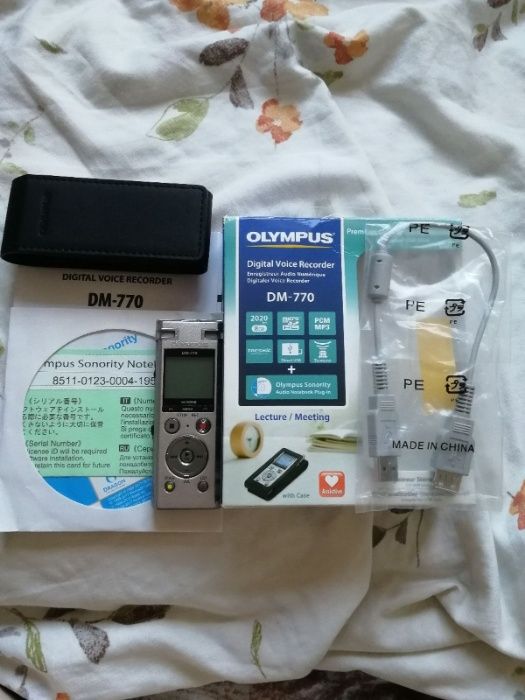 Ca nou Reportofon ultra profesional Olympus DM-770 cu 3 microfoane
