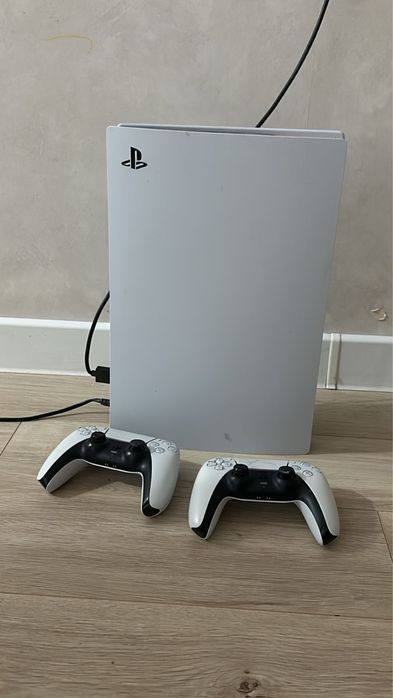 Плестейшон 5 продаю в хорошем состояний 2 года почти