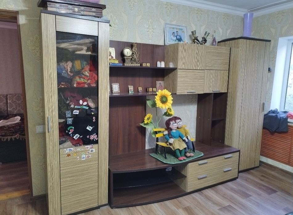 Продам Горку в гостиную в хорошем состоянии