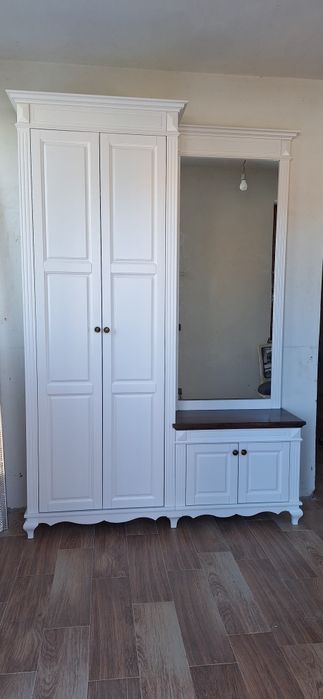 Mobilier si usi la comanda