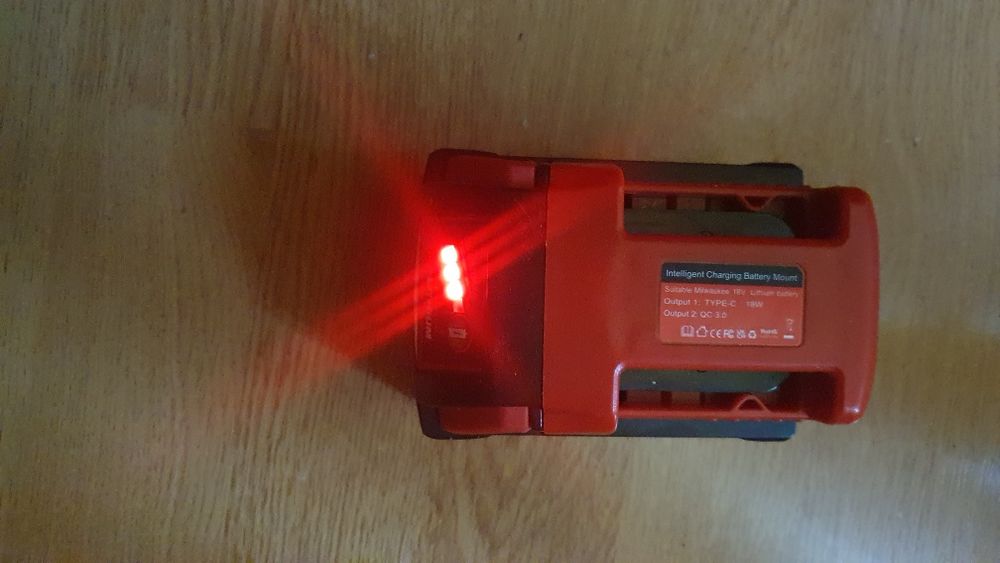 Baterie Milwaukee 5.0 Amp. nouă + adaptor Usb.