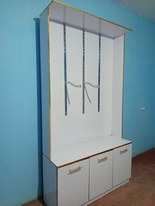 Yosh bolalar kiyim magazin mebil