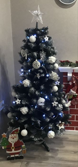 Продам Елку искуственную заснеженную