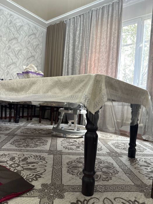 Продаю красивый и удобный стол для гостей в комплекте с 10 стульями. Ү