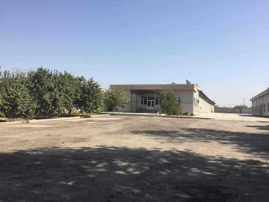 Продаётся 1 га производственная база.