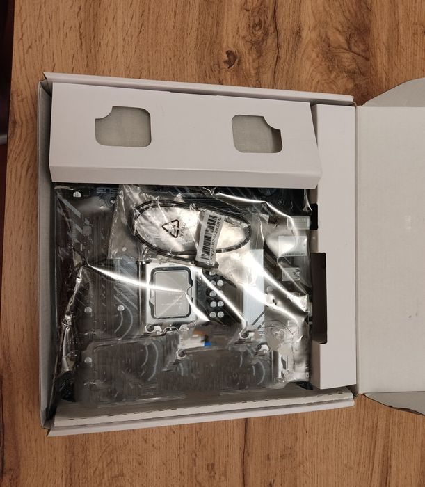 Asus B660 + i3-12100 (video)