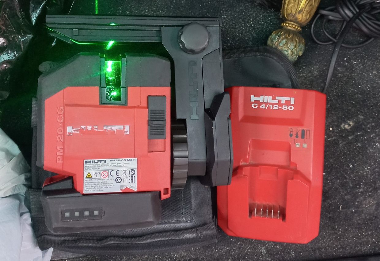 Hilti PM 20-CG A12 е линейно-точков лазер.