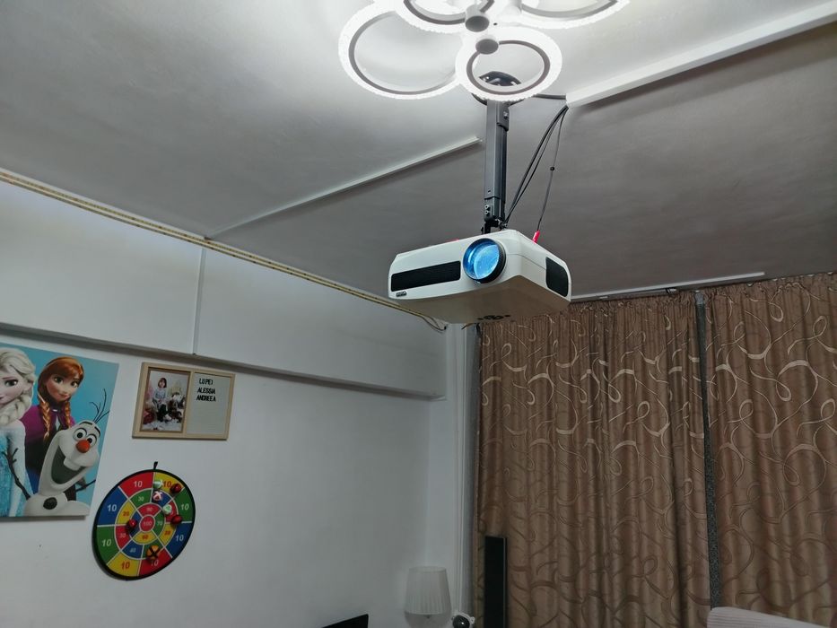 Vând video proiector Smart preț 650 fix