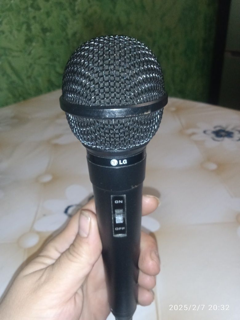 Продам микрофон LG