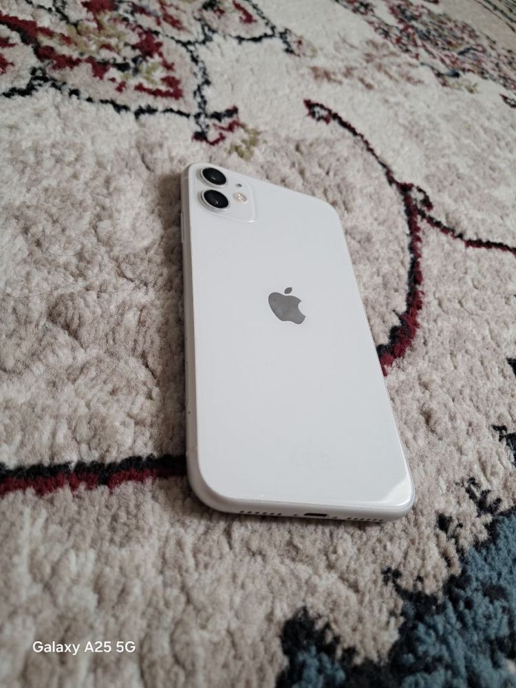 iPhone 11 white