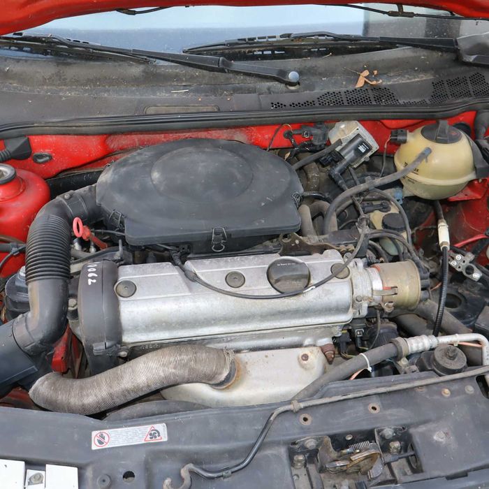 Фолксваген Поло 1.6  75 к.с. 97 год.Само на части