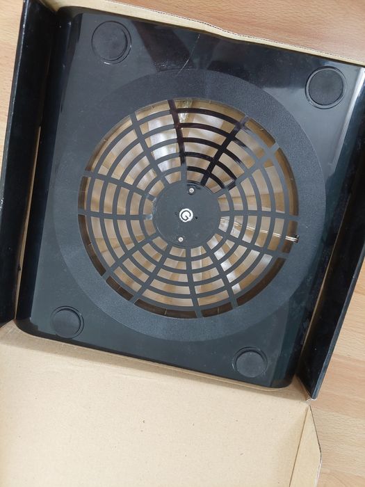 Охладител за лаптоп.