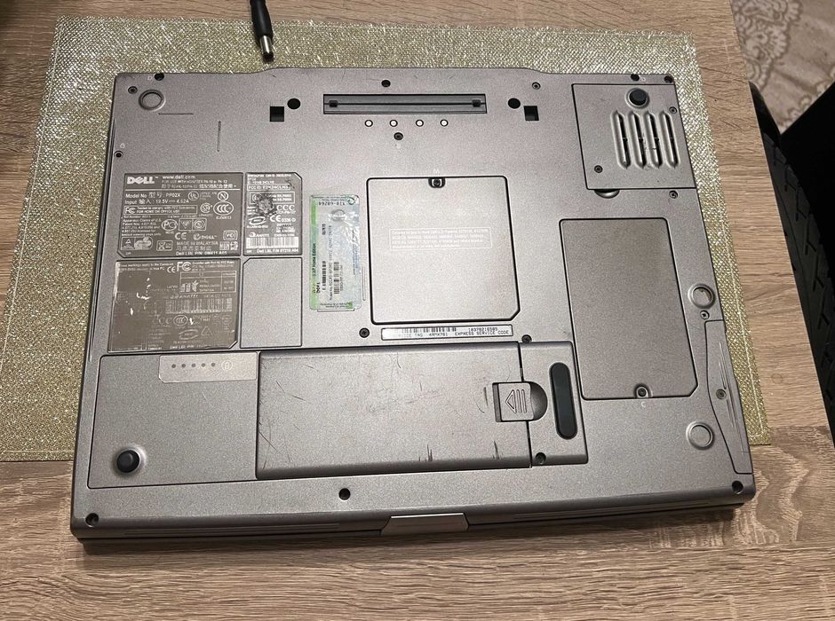 Laptop Dell Latitude D800 încărcător, Windows XP, mic defect ecran