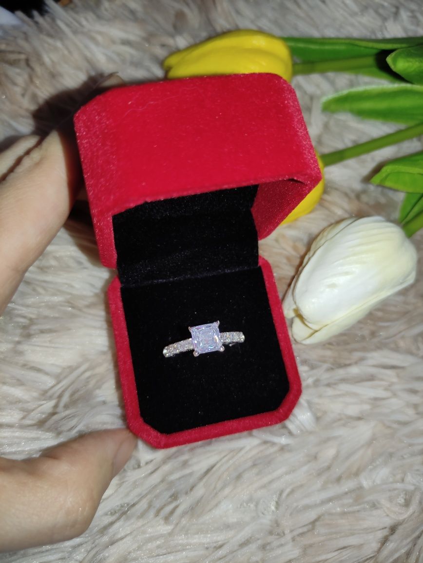 Продам серебряное кольцо женское