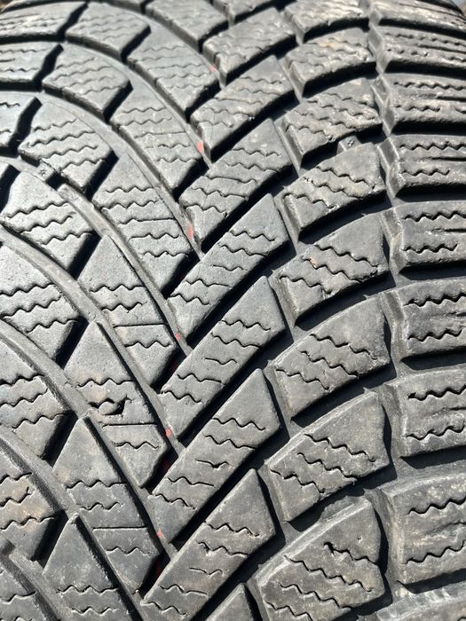 4 бр. зимни гуми 235/50/19 Bridgestone DOT 3521 4,5-5 mm
